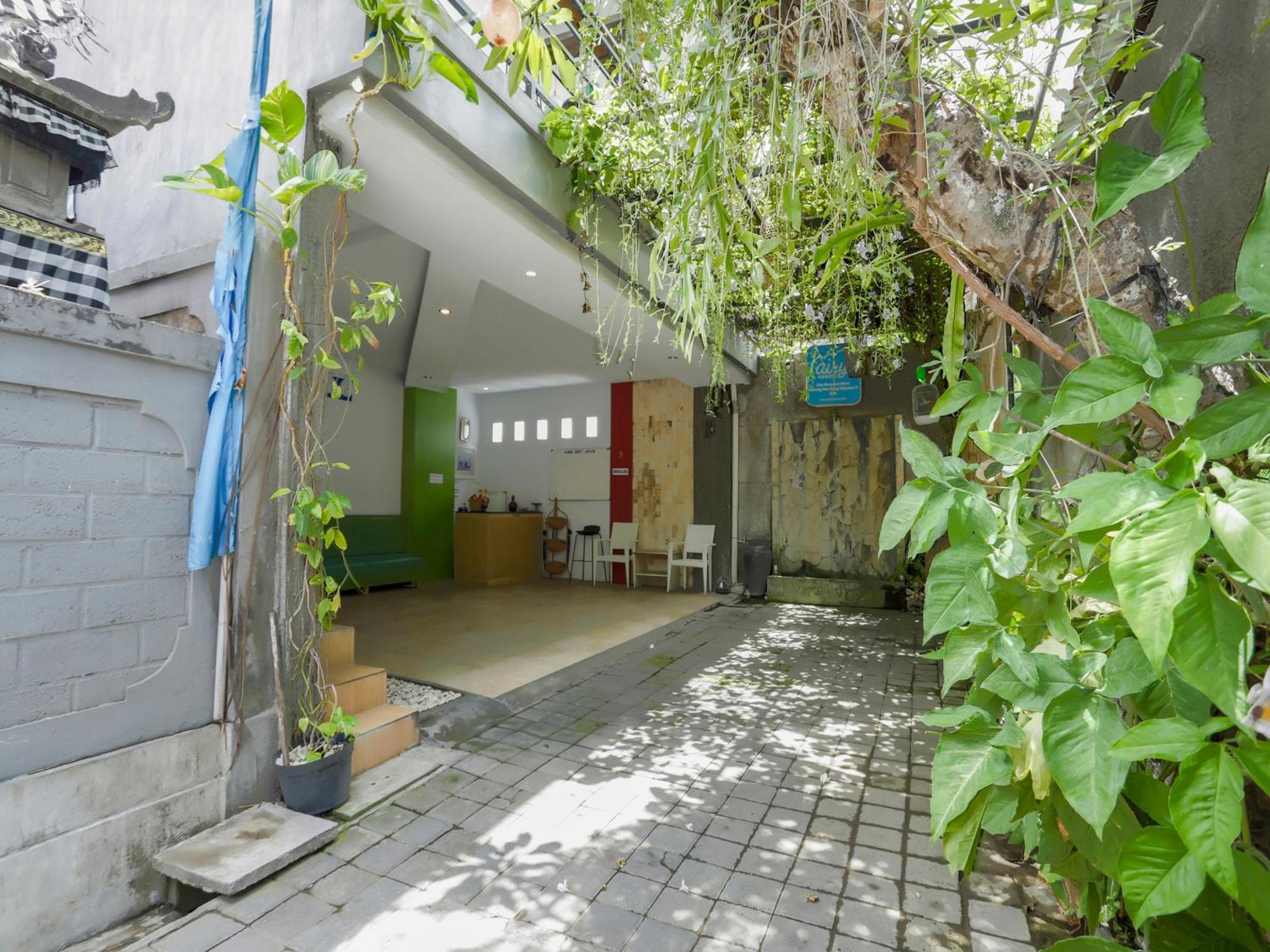 OYO 3852 Valomia Guest House Denpasar Extérieur photo