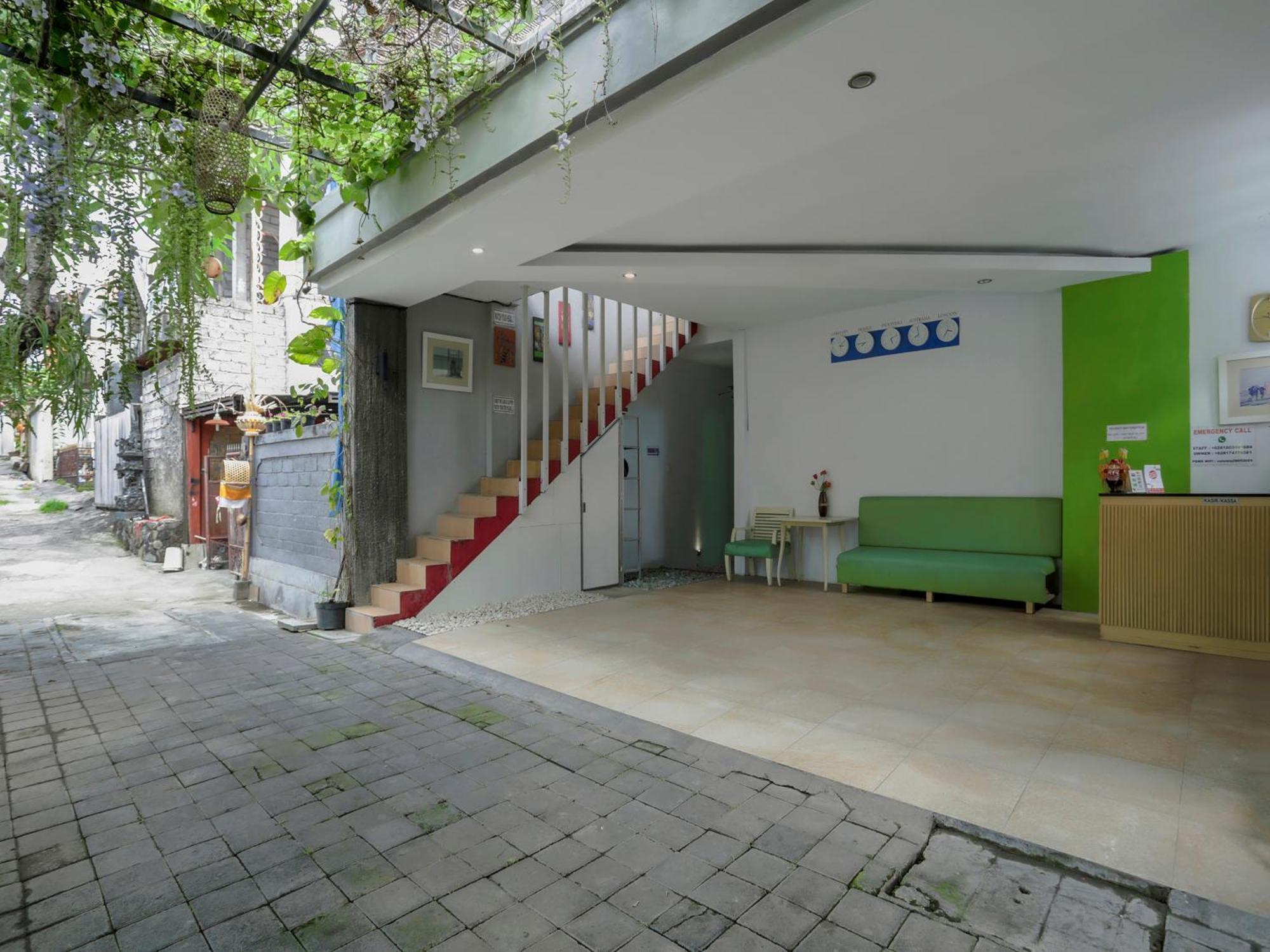 OYO 3852 Valomia Guest House Denpasar Extérieur photo