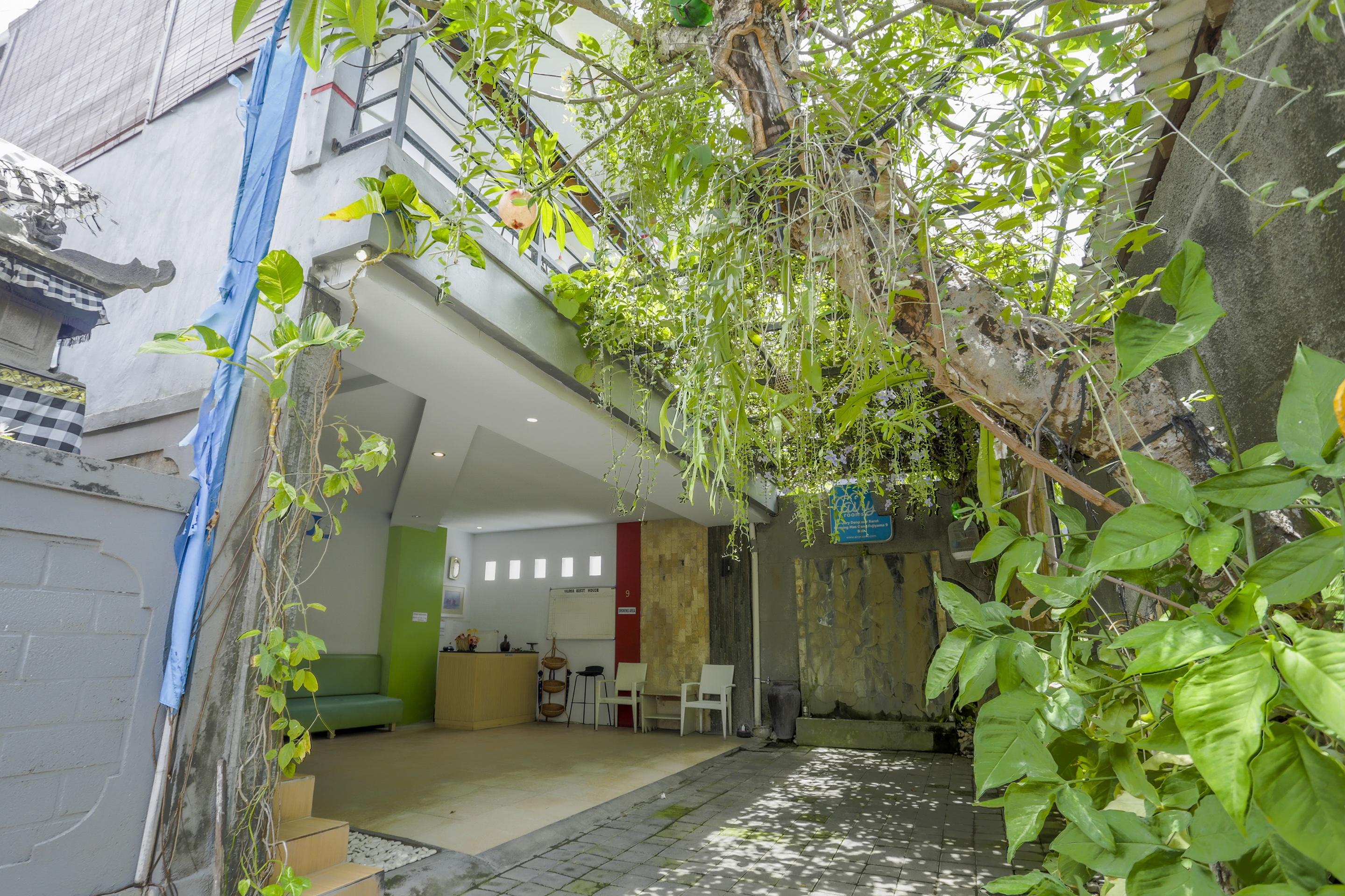 OYO 3852 Valomia Guest House Denpasar Extérieur photo